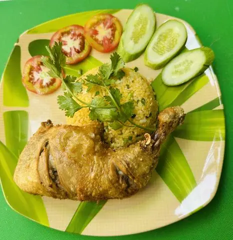 Hình ảnh Cơm gà xối mỡ da giòn