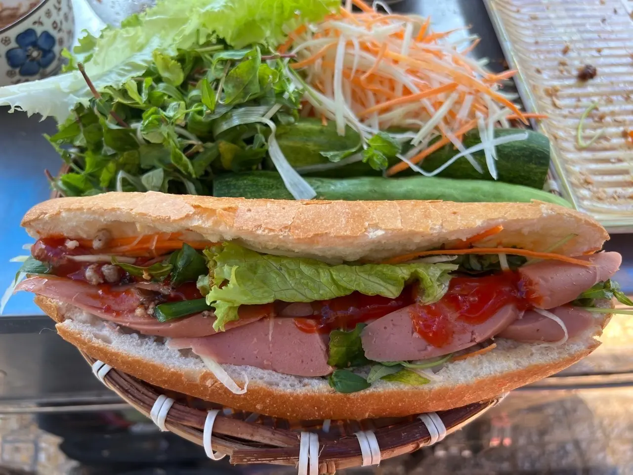 Hình ảnh Bánh mì xúc xích 2 cây- chà bông