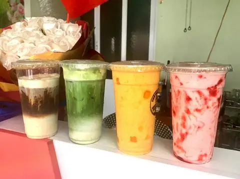 Hình ảnh Sữa chua lắc mix dâu tây