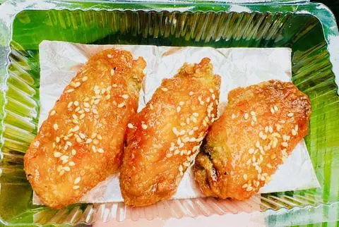 Hình ảnh cánh gà khúc giữa sốt Chanh tỏi
