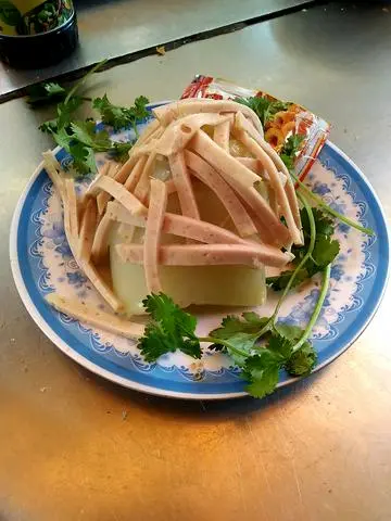 Hình ảnh Bánh Giò Nóng + Chả Lụa