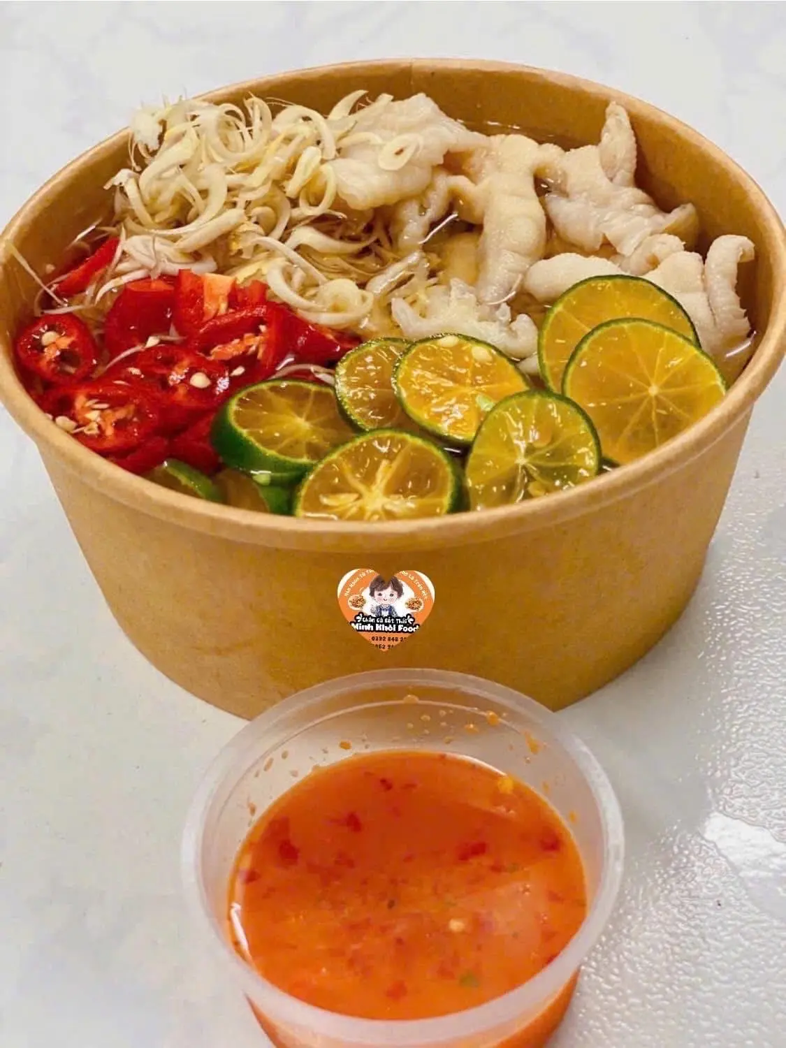 Hình ảnh 1 tré cơ bản + 1 chân gà sả tắc nhỏ + 1 ly trà tắc