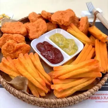 Hình ảnh combo khoai tây chiên+ gà popcorn lắc phô mai nhỏ