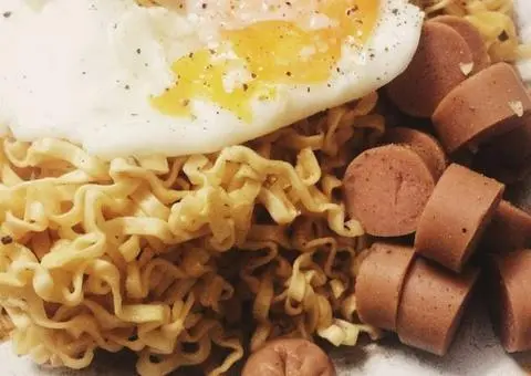 Hình ảnh Mì gói xào trứng