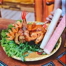 Hình ảnh Combo 1 con gà nướng muối ớt+1 ống cơm làm +1 đồ chua,dưa Leo ,rau răm 