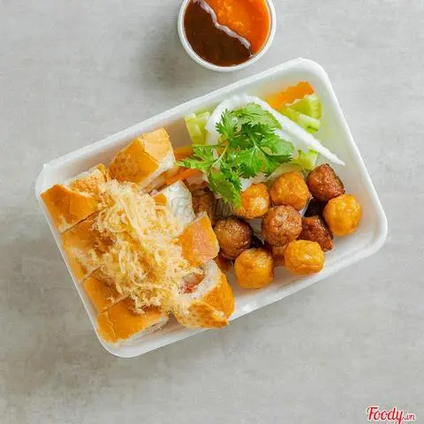 Hình ảnh Bánh mì cá, bò viên chiên