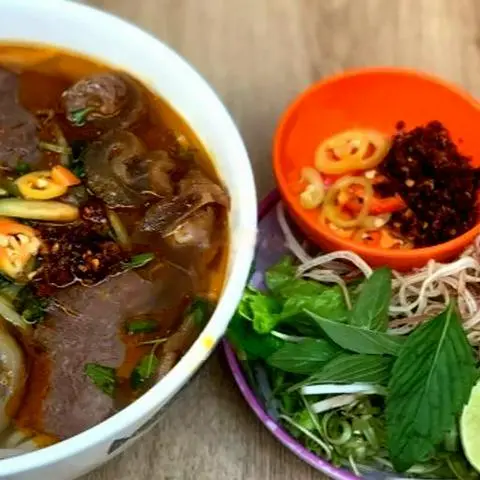 Hình ảnh Bún bò chả ( chưa bao gồm hộp đựng )