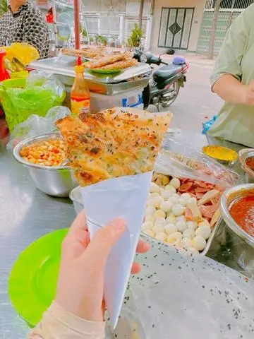 Hình ảnh Combo Ghiền ( 2 Bánh Nướng, 1 Bánh tráng đỏ cuộn mắm ruốc, 1 phần nem nướng, 1 phần chả nướng)