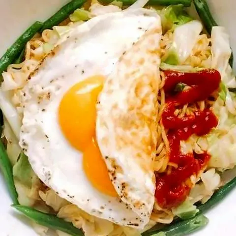 Hình ảnh Mì xào - trứng ốp la