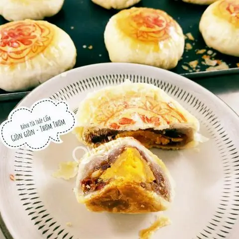 Hình ảnh Bánh pía thập cẩm Trung Hoa vị thơm riêng biệt