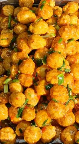 Hình ảnh Trứng Cút Chiên Sốt Mắm Tỏi