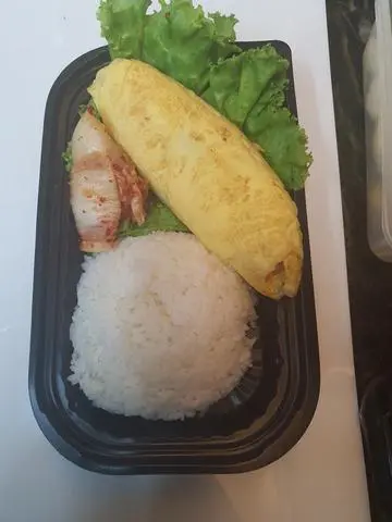 Hình ảnh Cơm trứng cuộn phô mai xúc xích