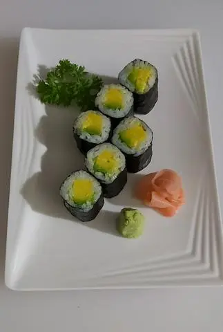 Hình ảnh Sushi cuộn bơ