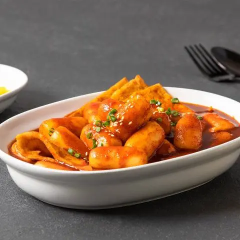 Hình ảnh Tokbokki nhân phô mai sốt Hàn Quốc bánh cá