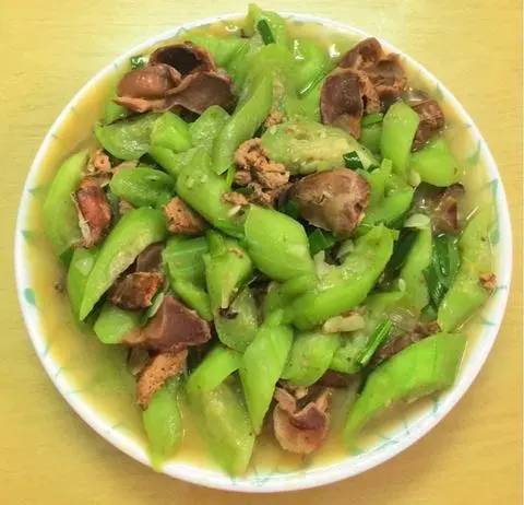 Hình ảnh cơm lòng gà xào mướp