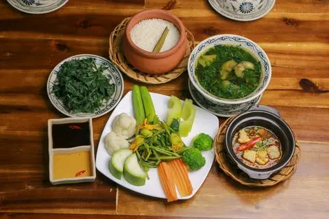 Hình ảnh Set 8 rau luộc thập cẩm kho quẹt