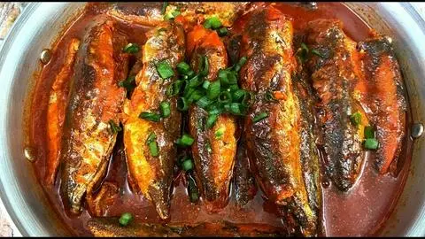 Hình ảnh cơm cá nục sốt cà chua
