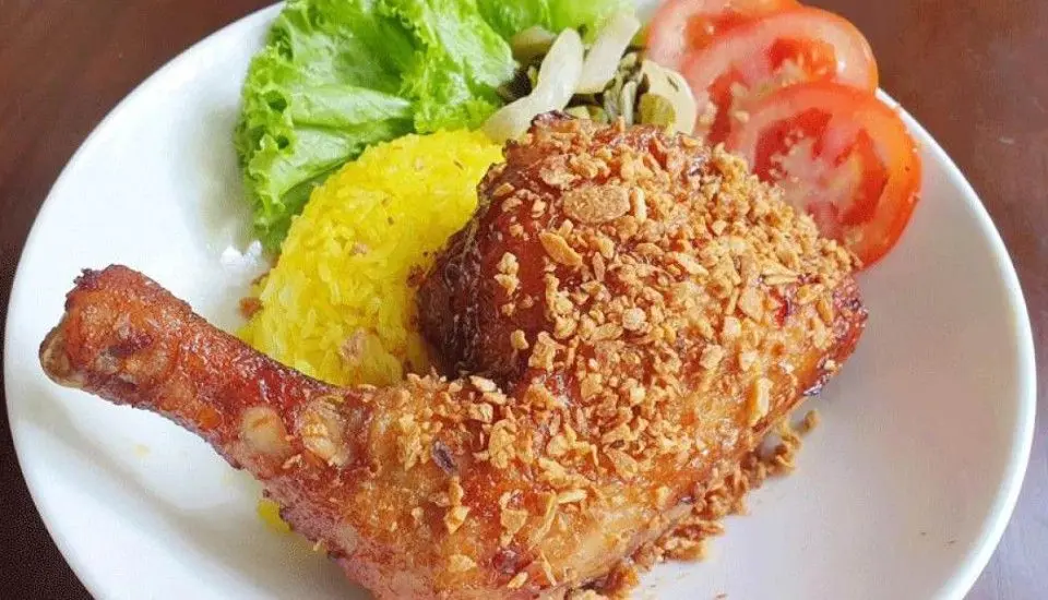 Hình ảnh Cơm Gà Xối Mắm Tỏi (Đùi góc tư)