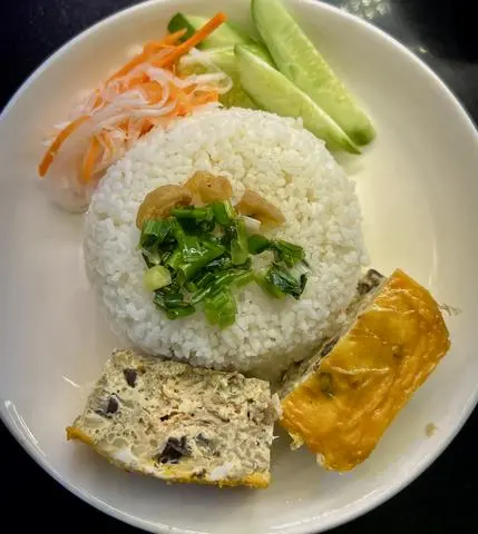 Hình ảnh Cơm tấm chả cua