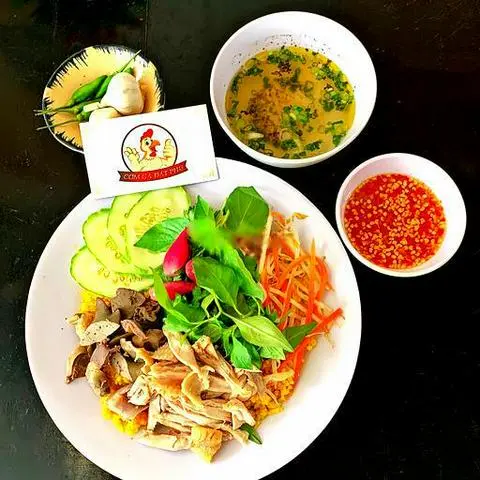 Hình ảnh Cơm gà xé kèm lòng