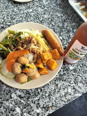 Hình ảnh cơm thập cẩm+đùi gà+pesi 