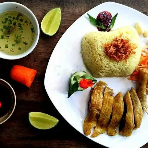 Hình ảnh Cơm Đùi Gà Chặt