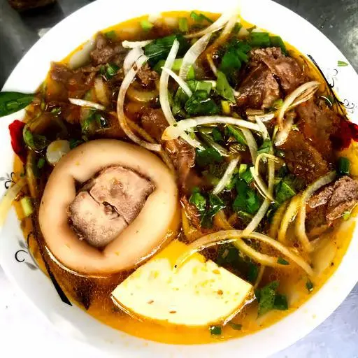 Hình ảnh Bún bò đặc biệt ( có giò ) ( chưa bao gồm hộp đựng )