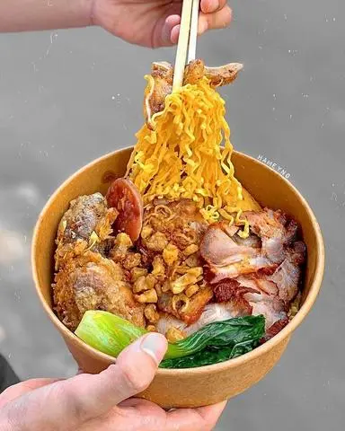 Hình ảnh Mì trộn heo quay