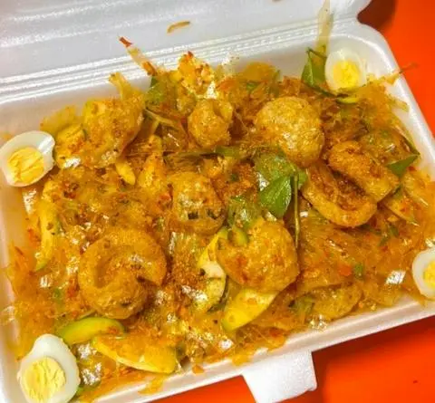 Hình ảnh Bánh tráng trộn - da heo tỏi ớt