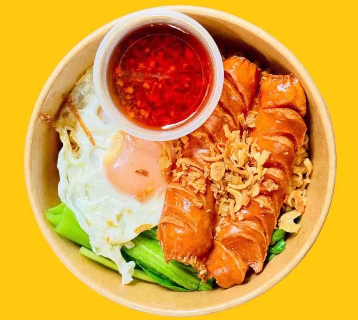 Hình ảnh Mì Trộn Trứng Lòng Đào + Xúc Xích + Nước Sốt
