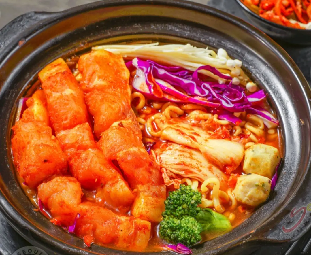 Hình ảnh mỳ cay cá hồi 