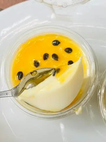 Hình ảnh Panna cotta - vị chanh dây