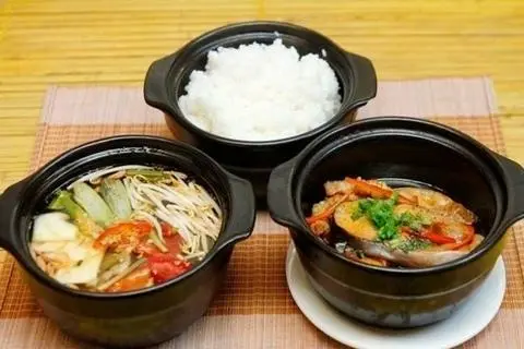 Hình ảnh cơm cá kho tộ