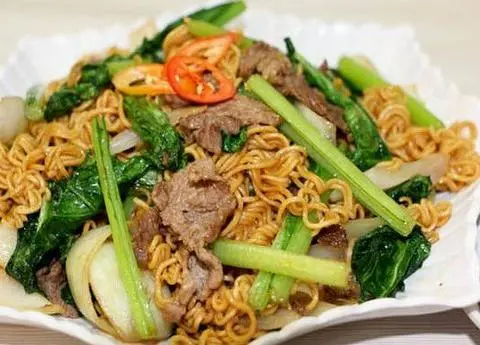 Hình ảnh Mì Xào Bò + Trứng ốpla