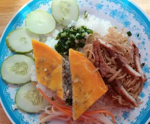 Hình ảnh Cơm bì chả + cơm sườn 