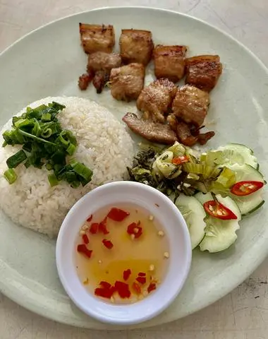 Hình ảnh Cơm tấm Ba rọi rút sườn (boneless pork belly broken rice)