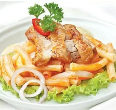 Hình ảnh Nui xào gà chiên