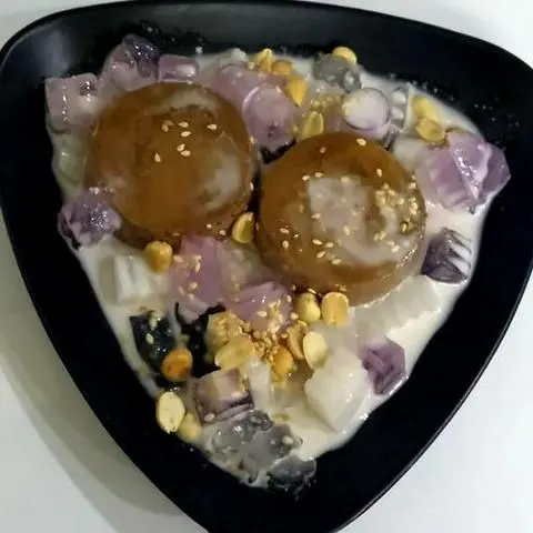 Hình ảnh Dĩa 2 cái bánh flan cacao thạch khoai môn nước cốt dừa