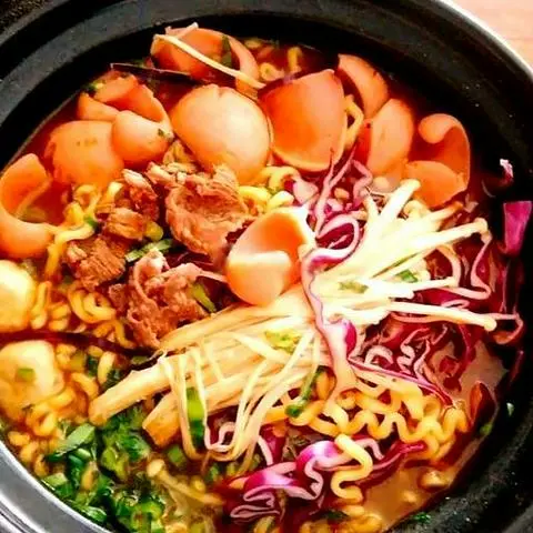 Hình ảnh Mỳ cay xúc xích