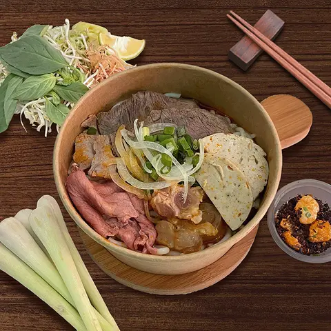 Hình ảnh Bún bò Huế đầy đủ