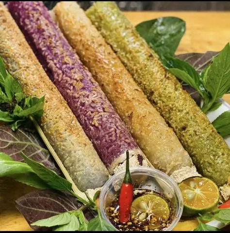 Hình ảnh Cơm lam Tây Nguyên nấu ống tre