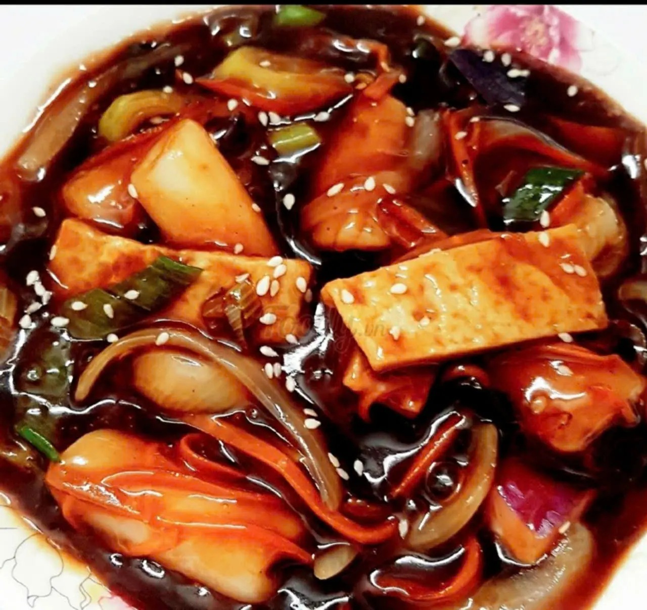 Hình ảnh Tokbokki sốt chachang (sốt tương đen Không cay) 