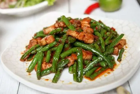 Hình ảnh Đậu Que Xào Thịt Ba Rọi + Cơm