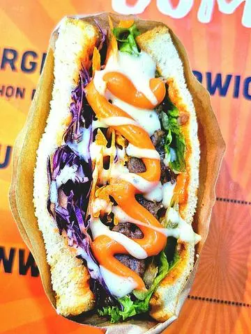 Hình ảnh Sandwitch Bò (tặng 1 nước ngọt)