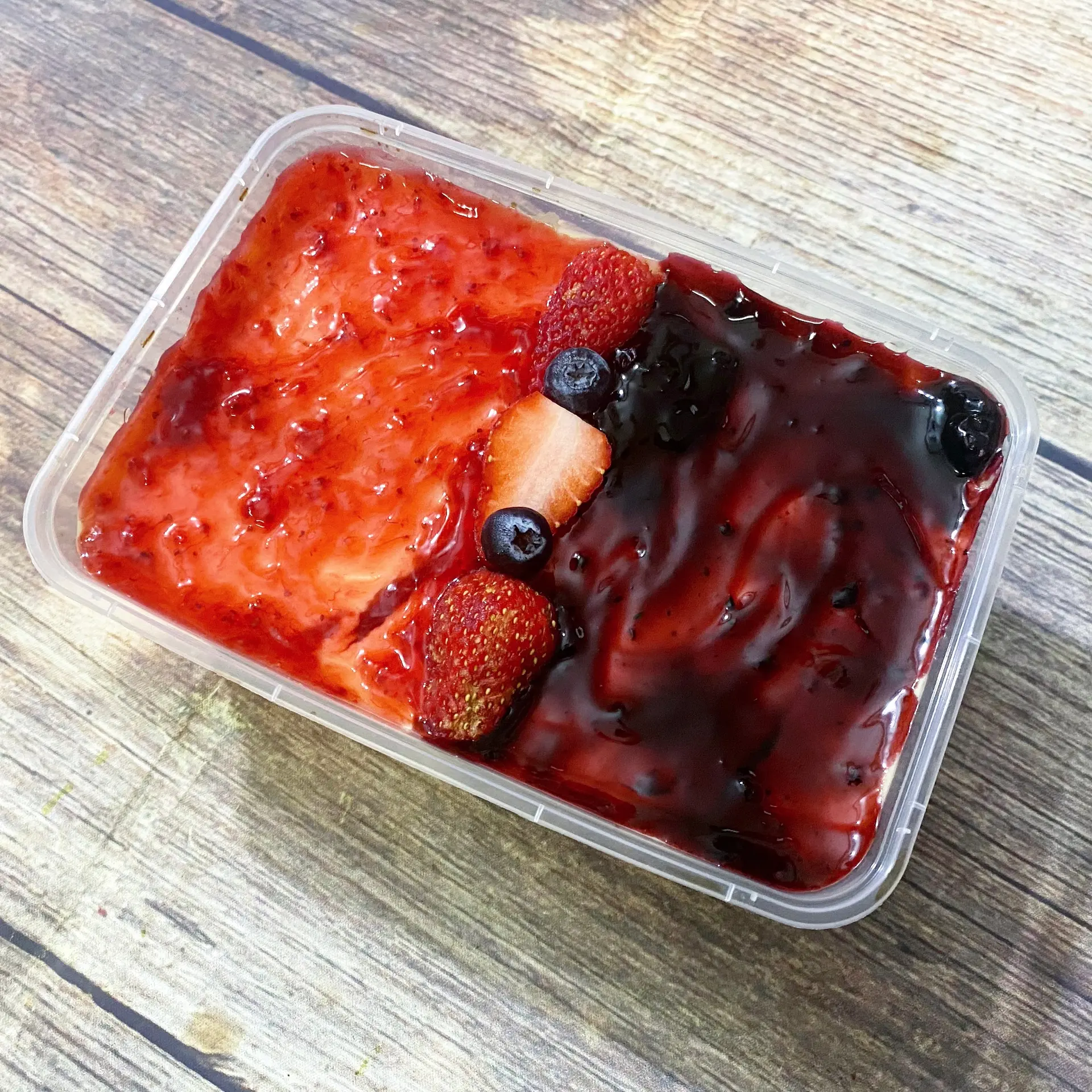 Hình ảnh Tiramisu Vi việt quât mix dâu