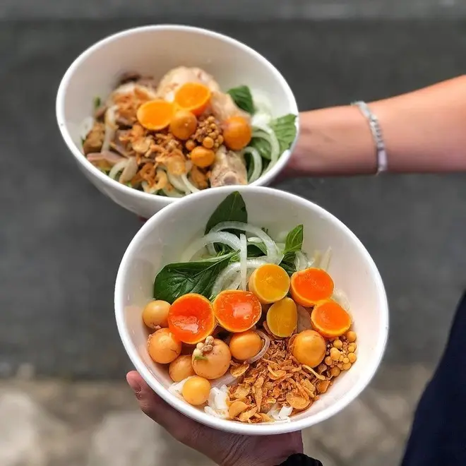 Hình ảnh Mì Trộn Trứng Non