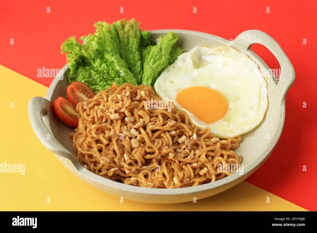 Hình ảnh Mì Trộn Trứng-Xúc Xích