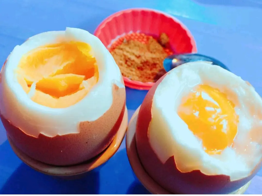 Hình ảnh Hột Gà Luộc Lòng Đào 