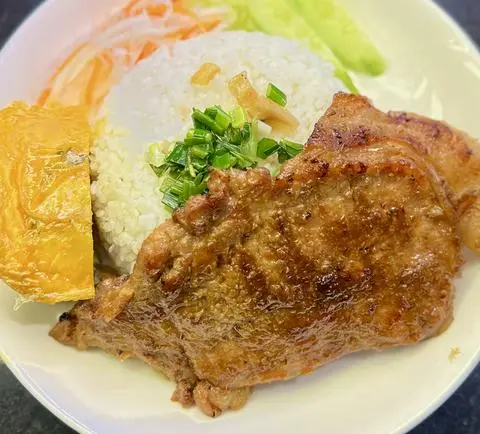Hình ảnh Cơm tấm sườn chả