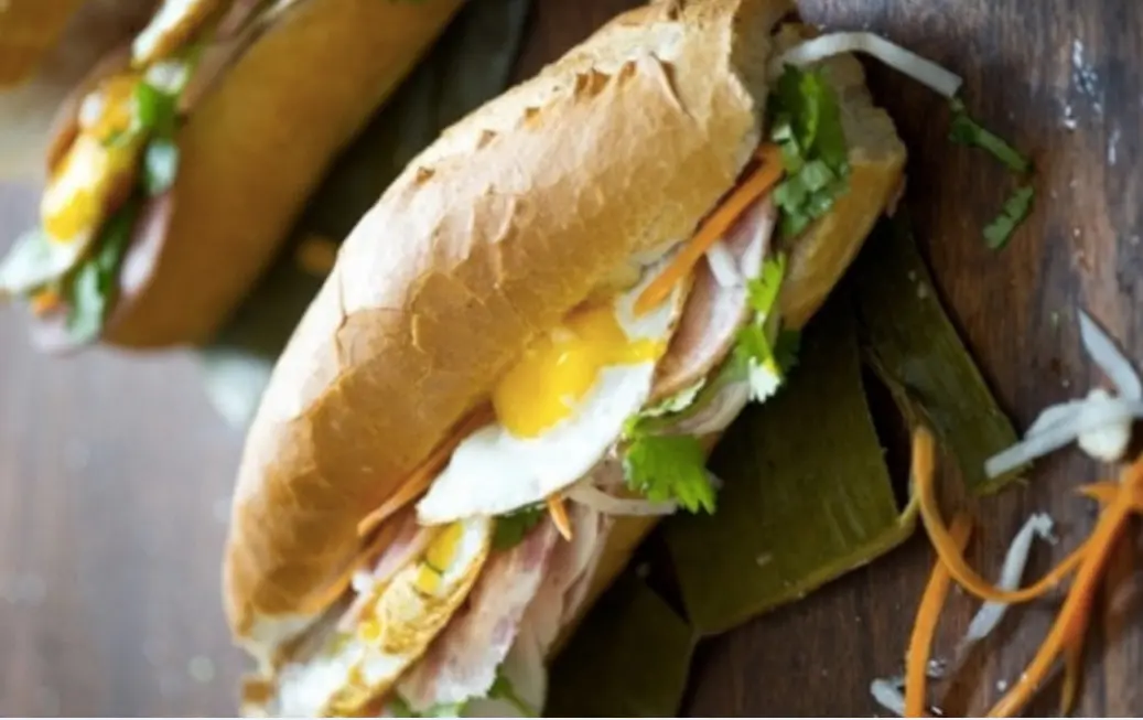 Hình ảnh Bánh mì Trứng Thịt khìa